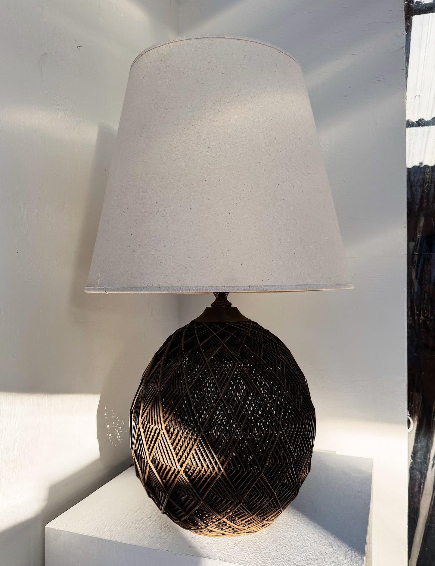 Vintage Woven Table Lamp