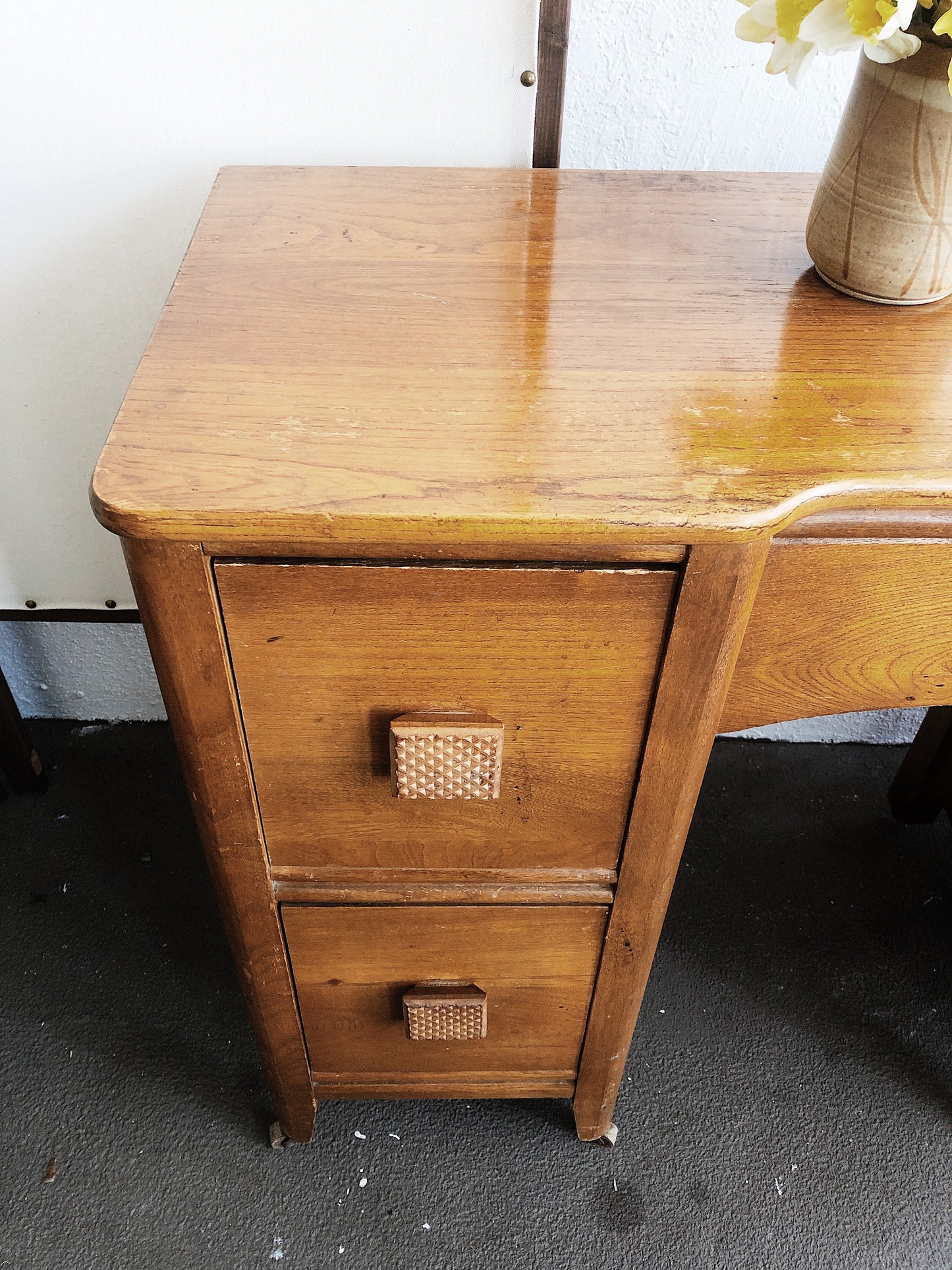 Vintage Square Knobbed Vanity