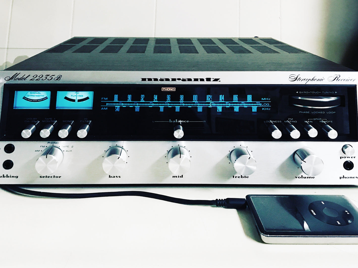 Vintage 1970s Marantz Stereo Receiver