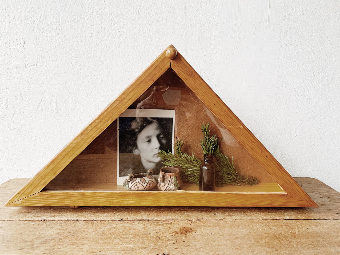 Vintage Wood Triangle Shqdowbox