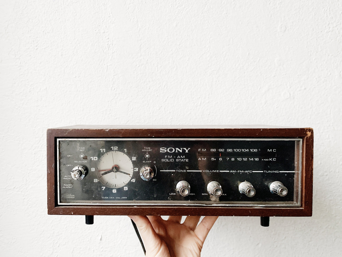 Vintage Sony Solid State AM/FM Radio