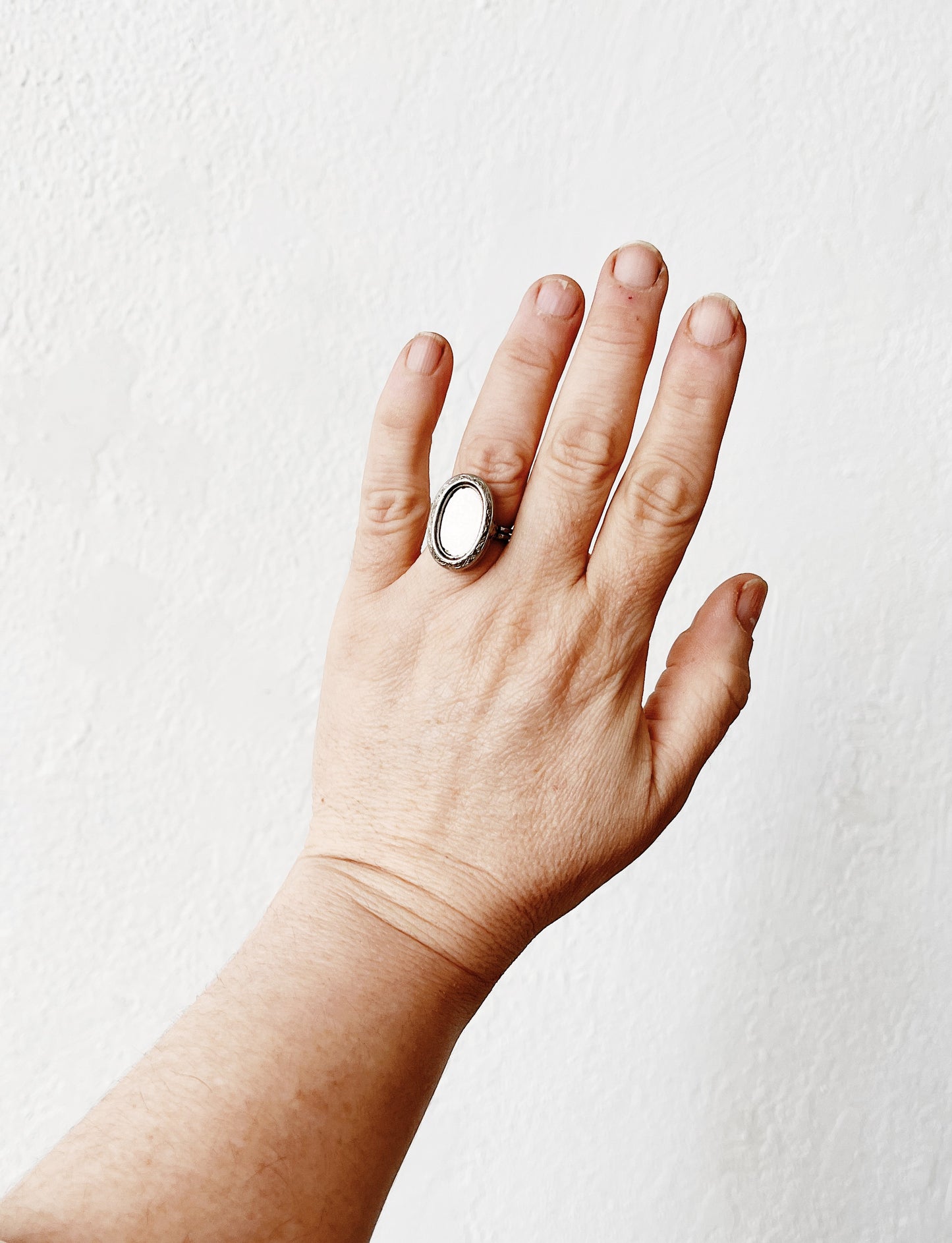 Antique Lipview Lipstick Ring