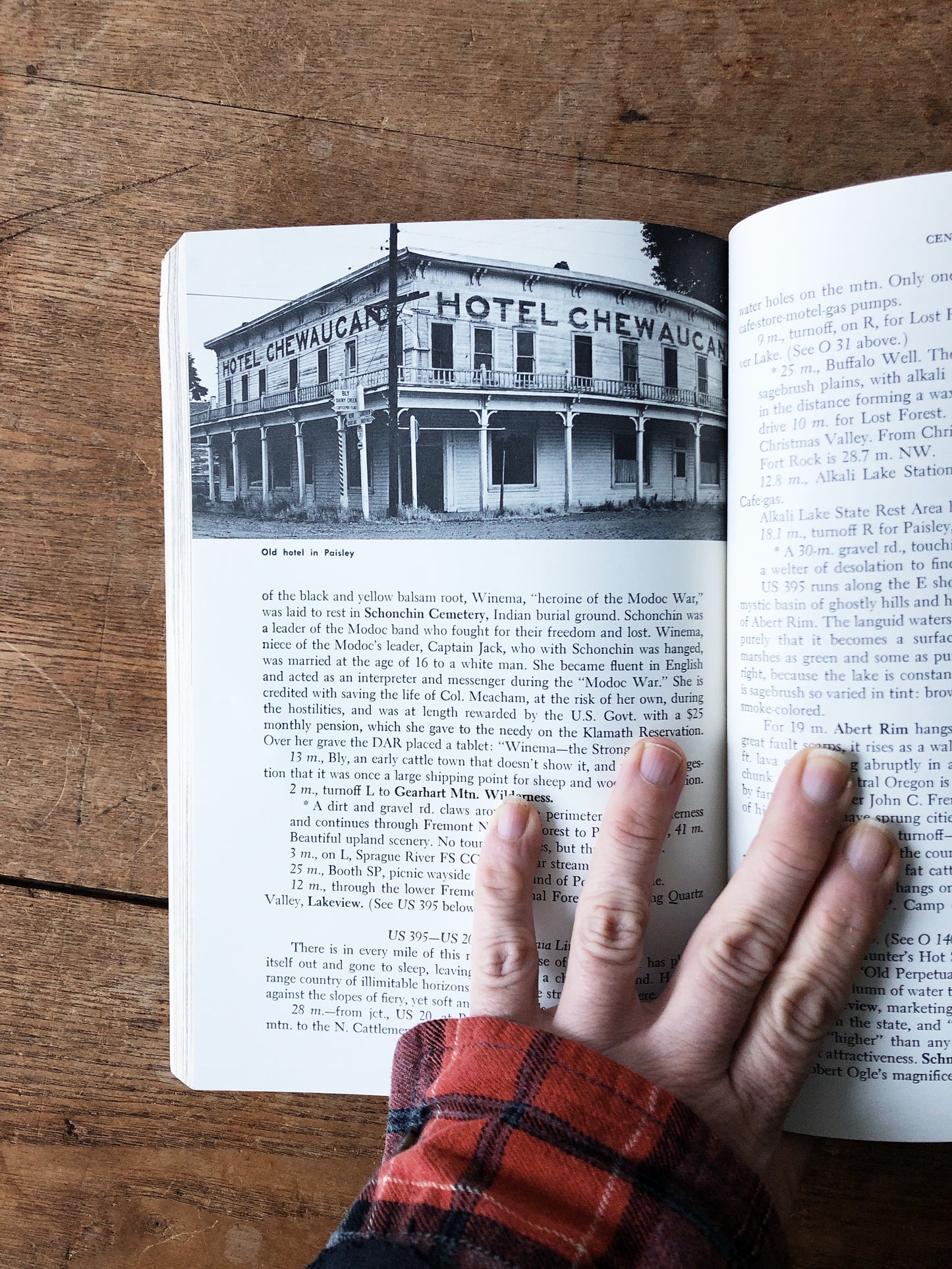 Vintage 1970s Oregon Travel Book