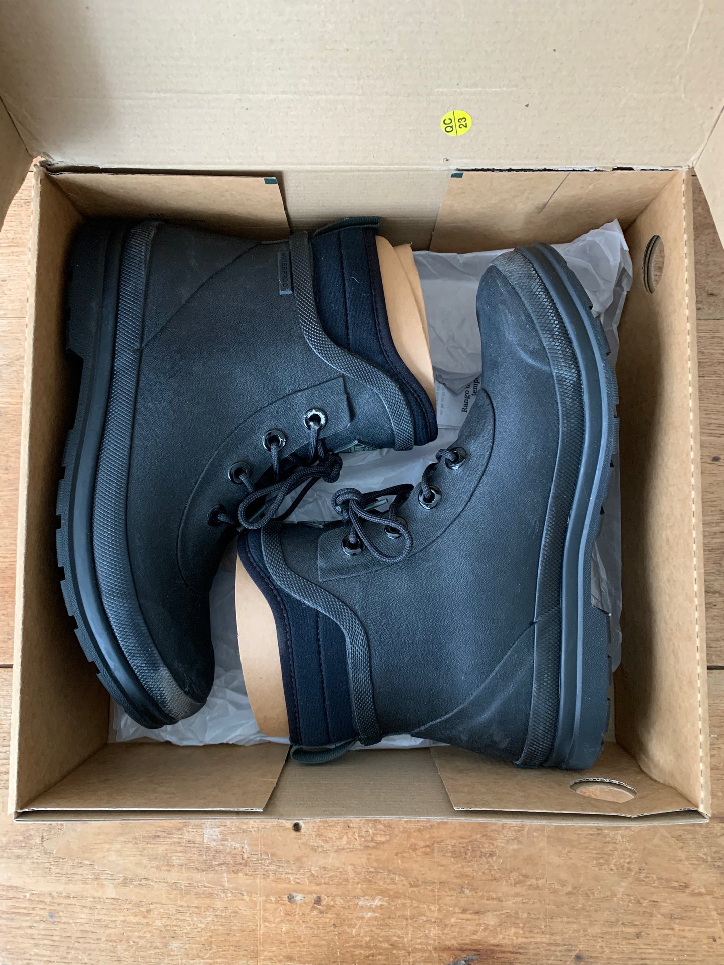 New Original Muck Boots Women’s size 9