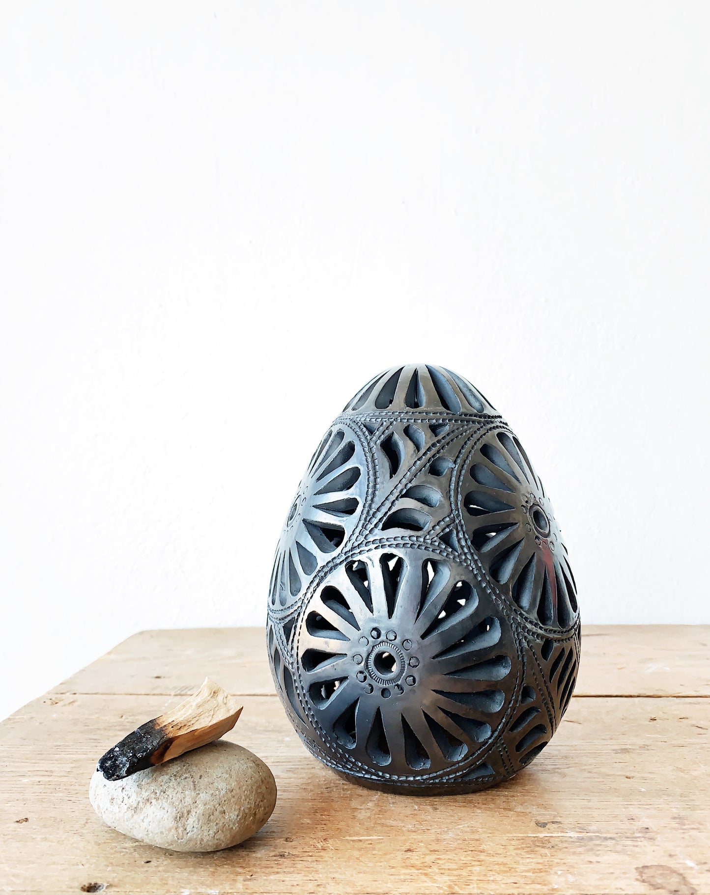 Cutout Black Clay Luminary