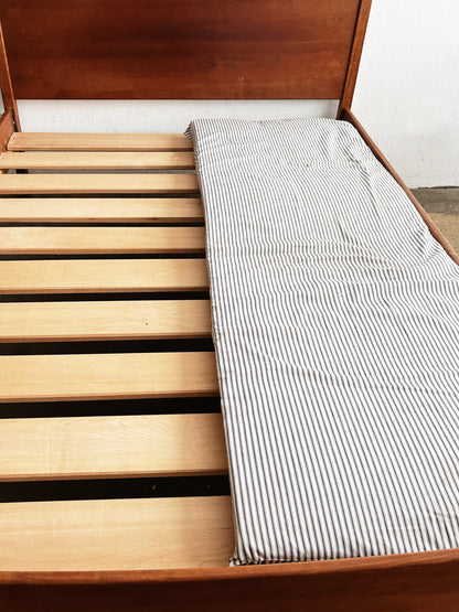 Vintage Charles Webb Full Bed in Cherry