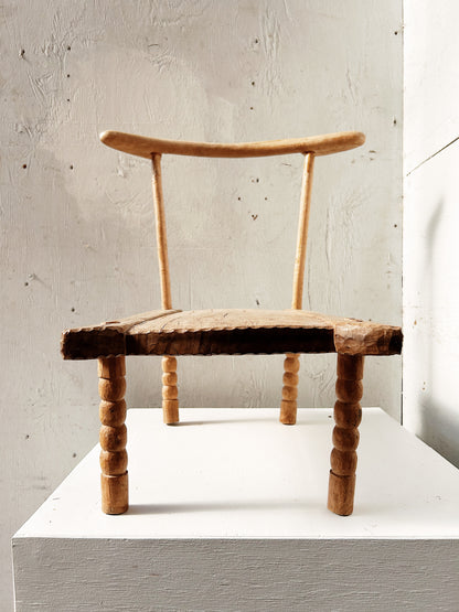 Antique Baulé Offering Chair
