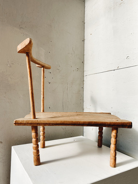 Antique Baulé Offering Chair