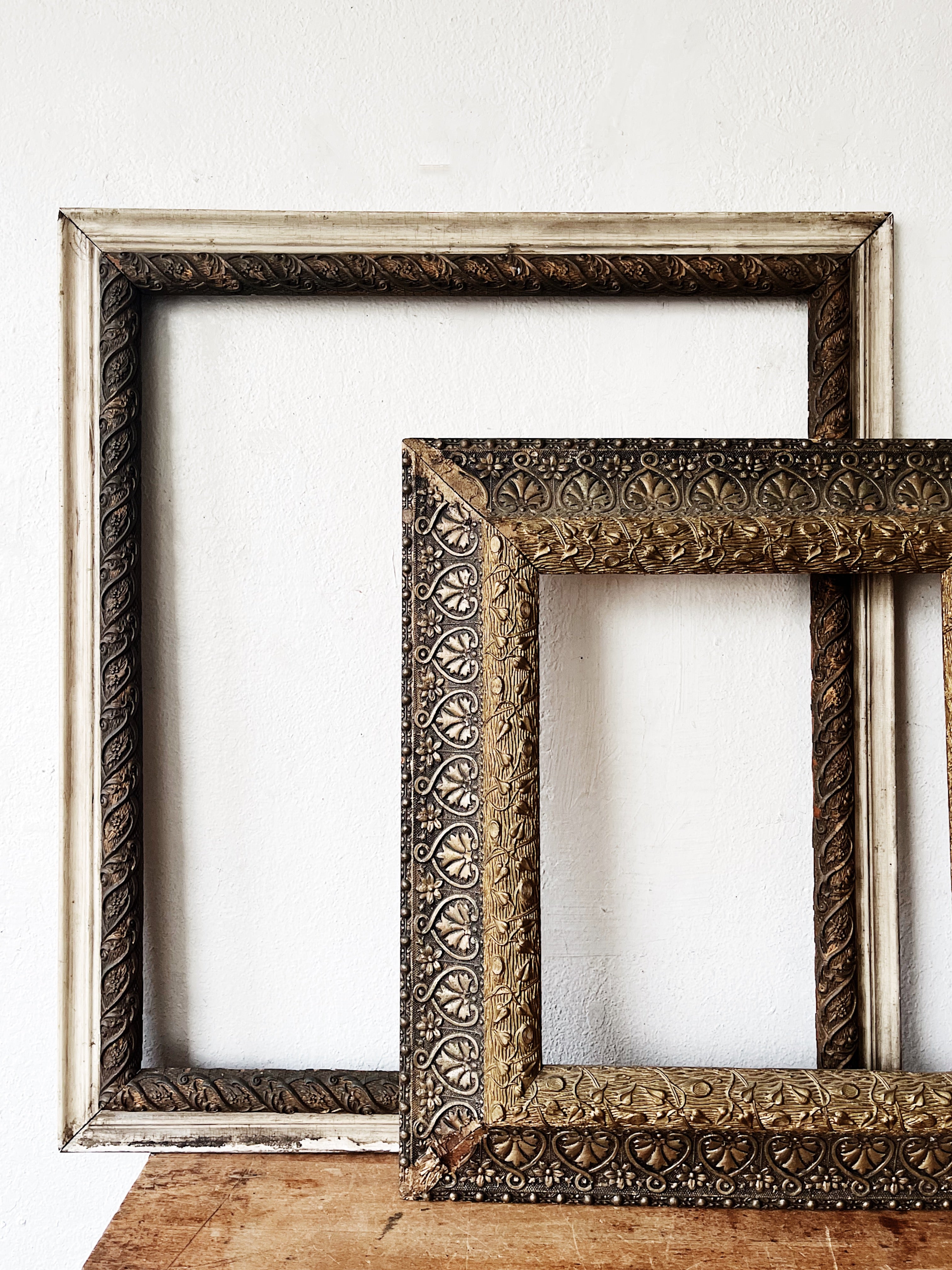 Large Antique Carved Wood Frame - Thumbnail 4