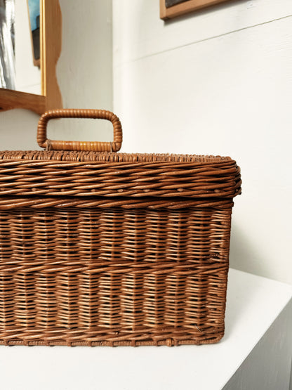Antique Coracle Car Picnic Set