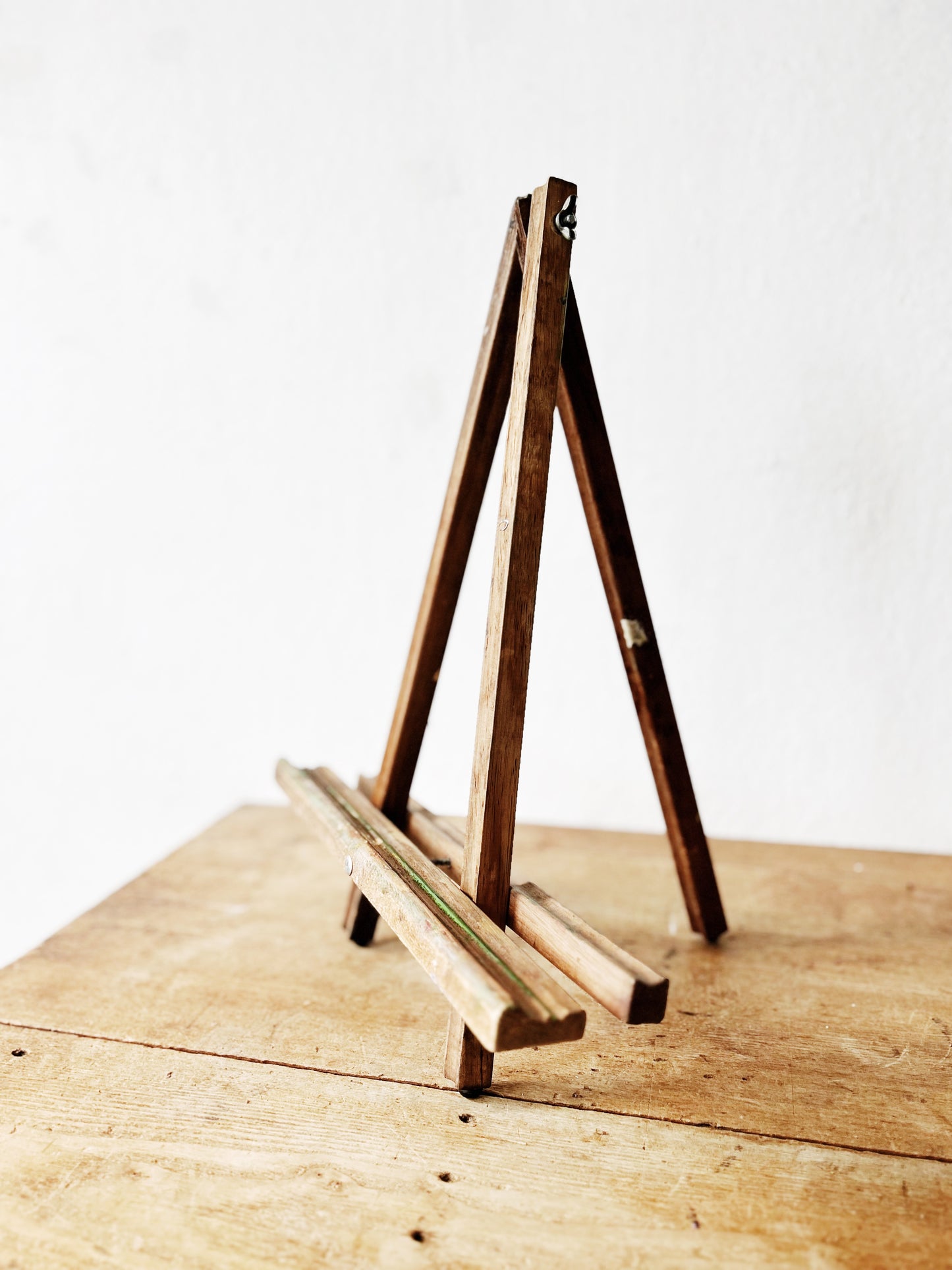 Primitive Wood Easel
