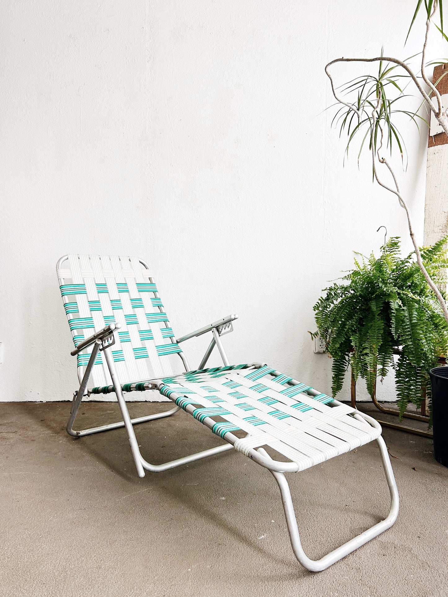 Mid Century Folding Lounge Lawn Chair