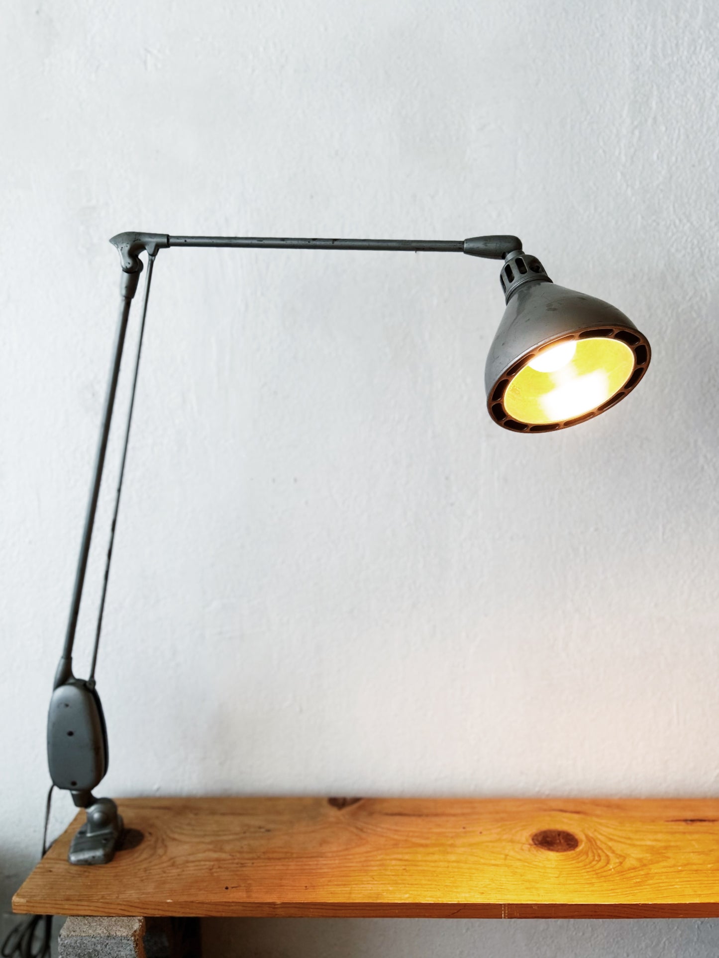 Mid Century Dazor Floating Lamp