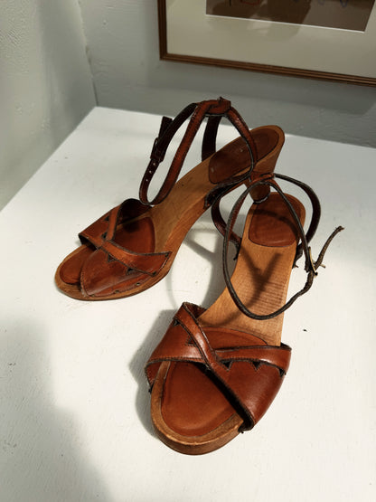 Vintage Bare Traps Leather Sandals