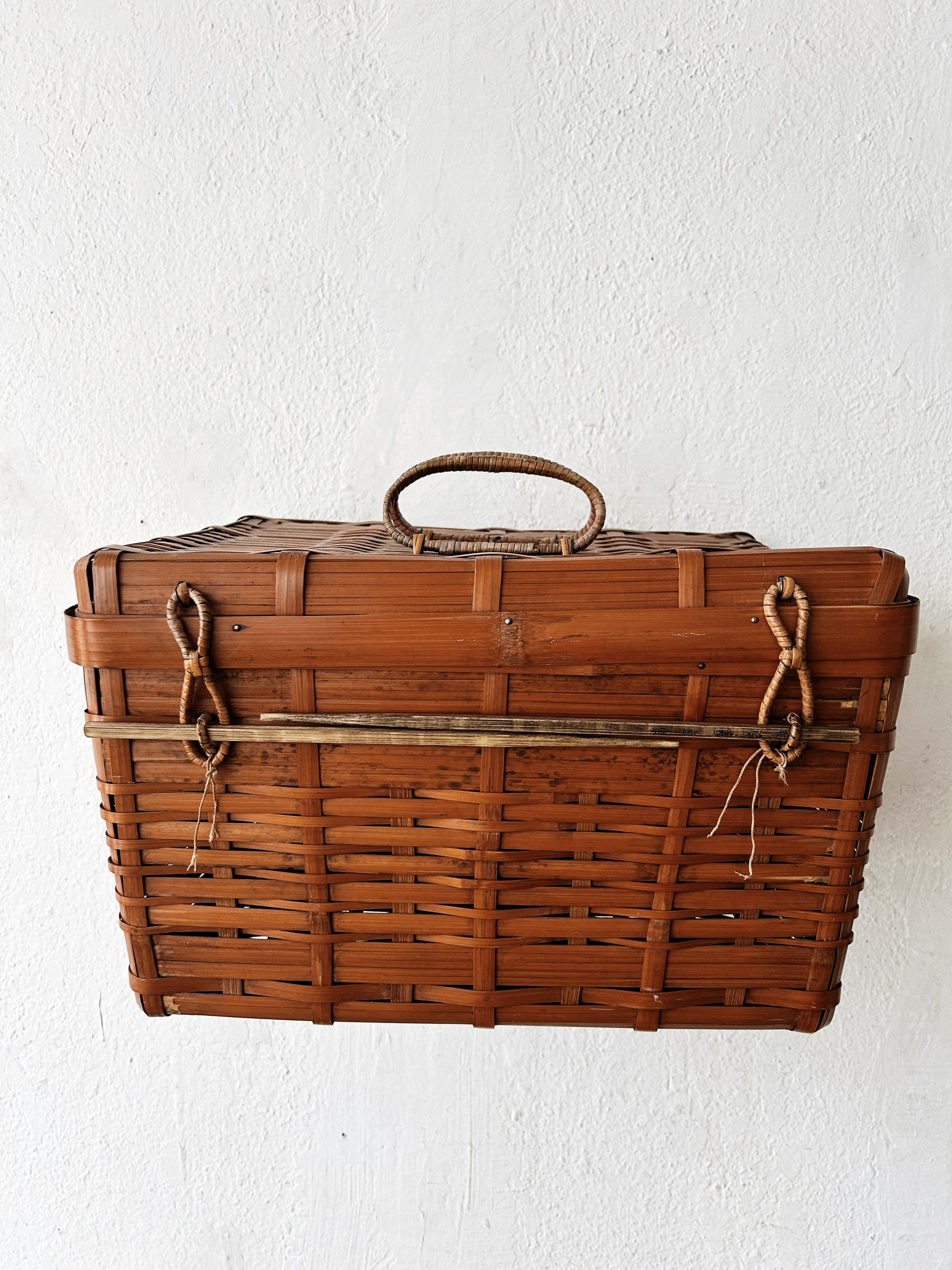 Antique Lidded Bamboo Basket - Thumbnail 2