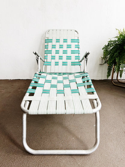 Mid Century Folding Lounge Lawn Chair