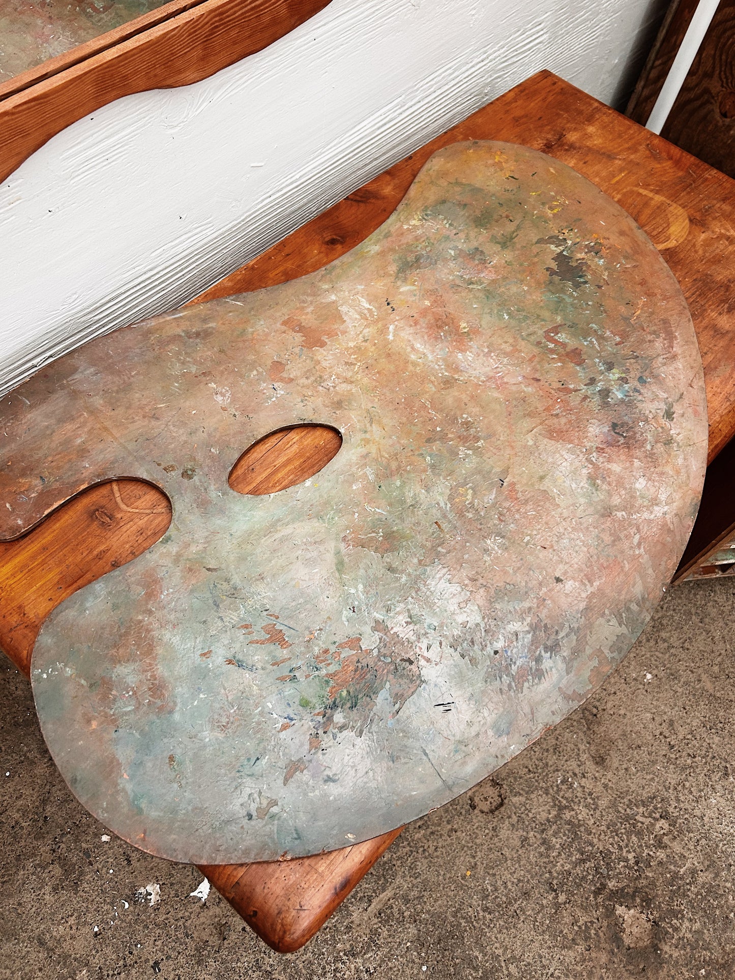 Oversized Vintage Paint Pallette