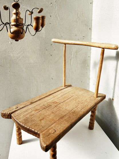 Antique Baulé Offering Chair