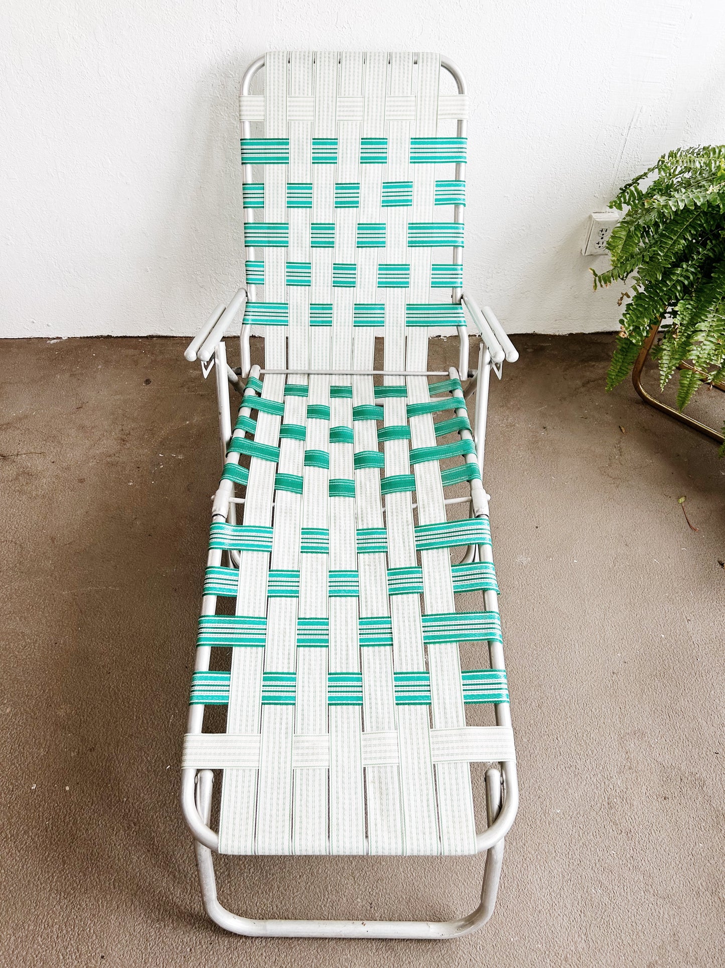 Mid Century Folding Lounge Lawn Chair