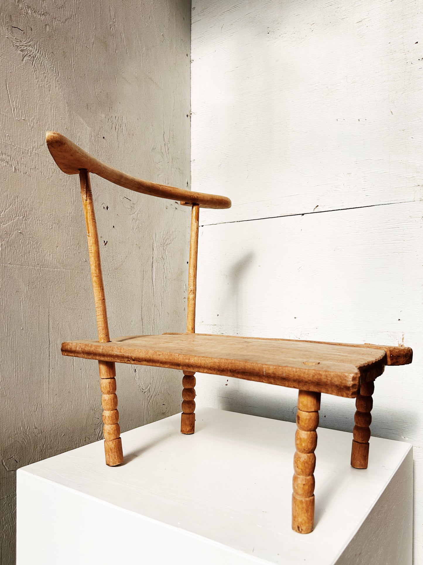 Antique Baulé Offering Chair