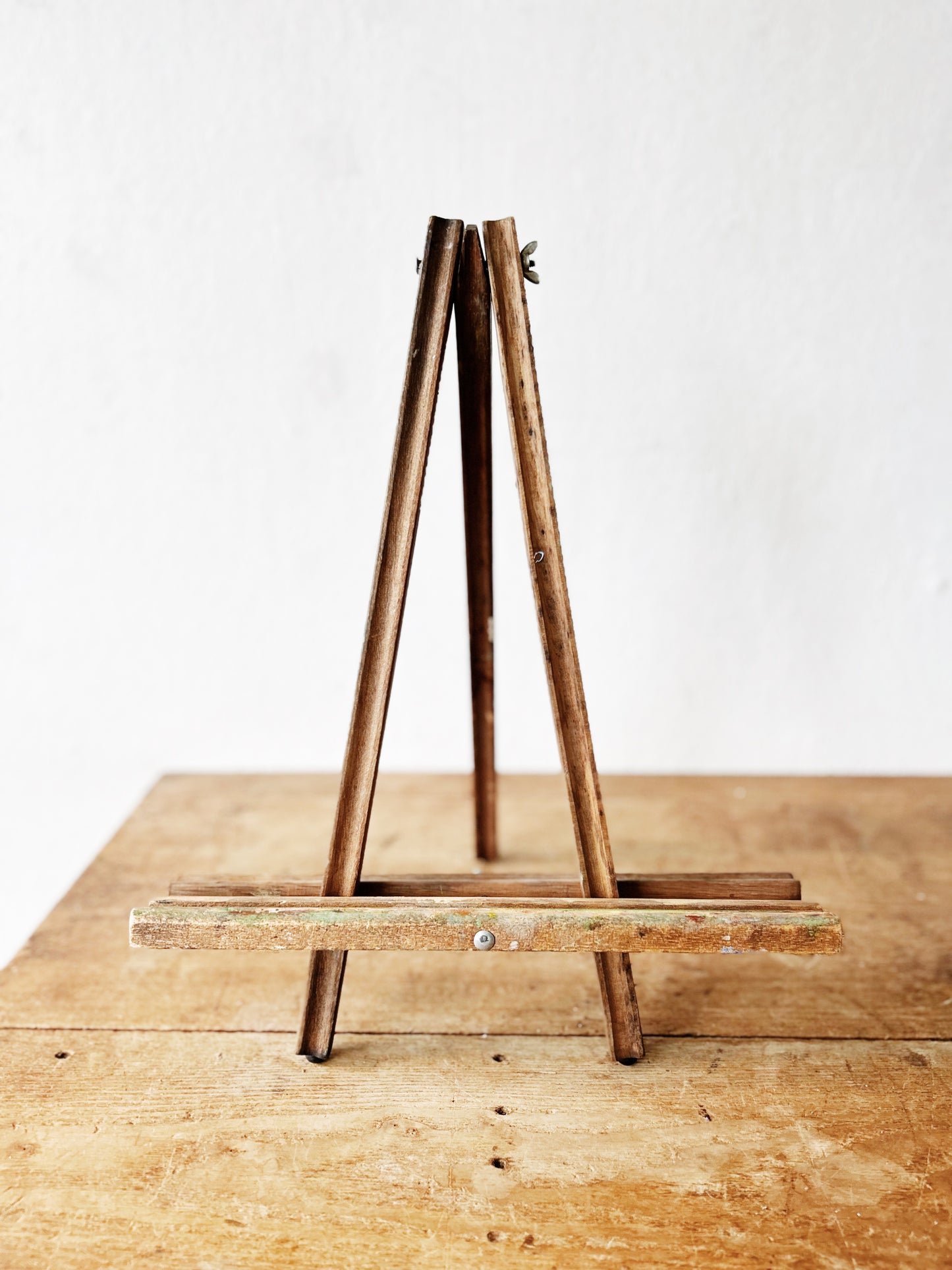 Primitive Wood Easel