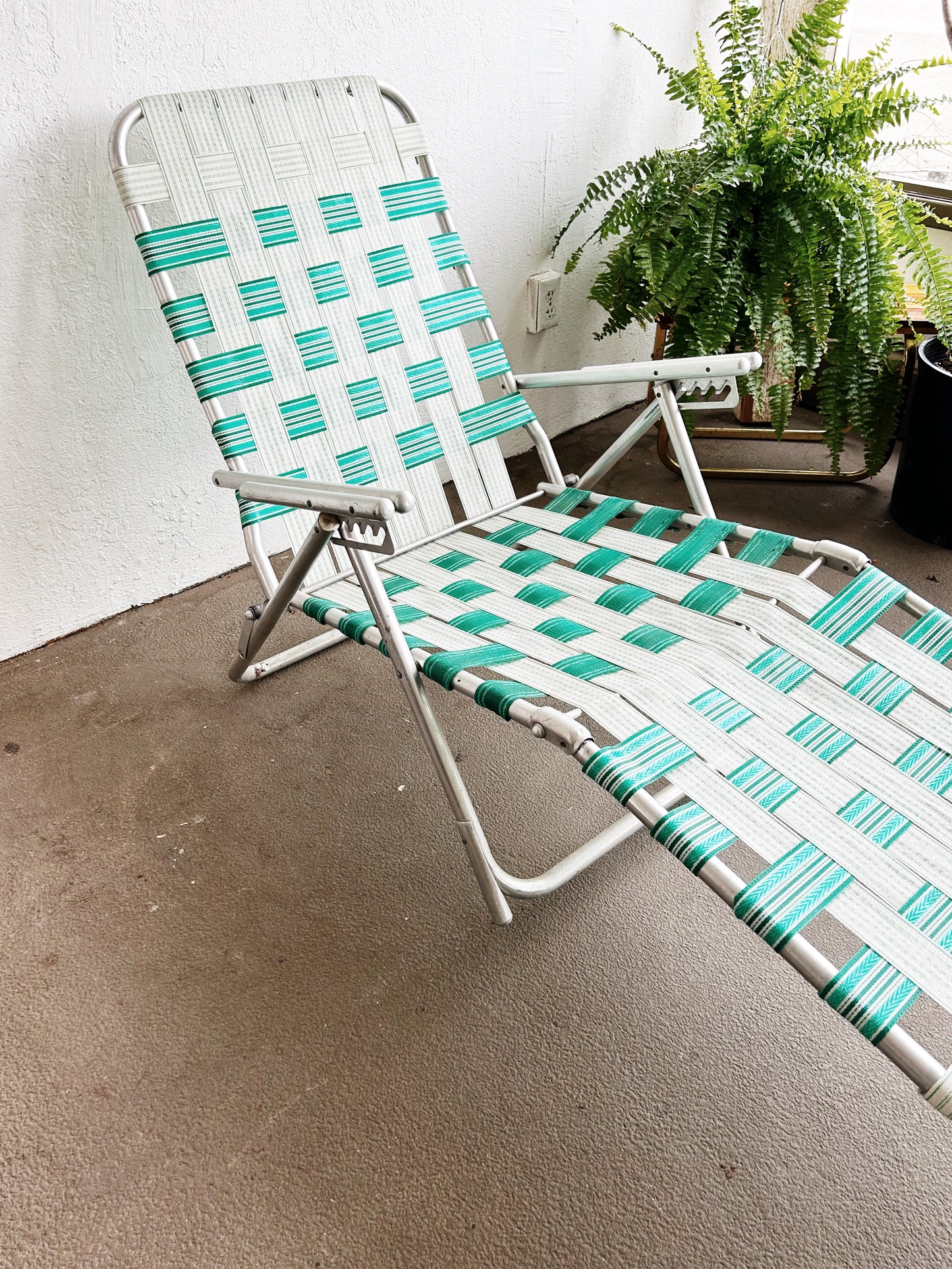 Mid Century Folding Lounge Lawn Chair