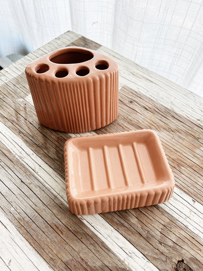 Vintage Ceramic Bathroom Set