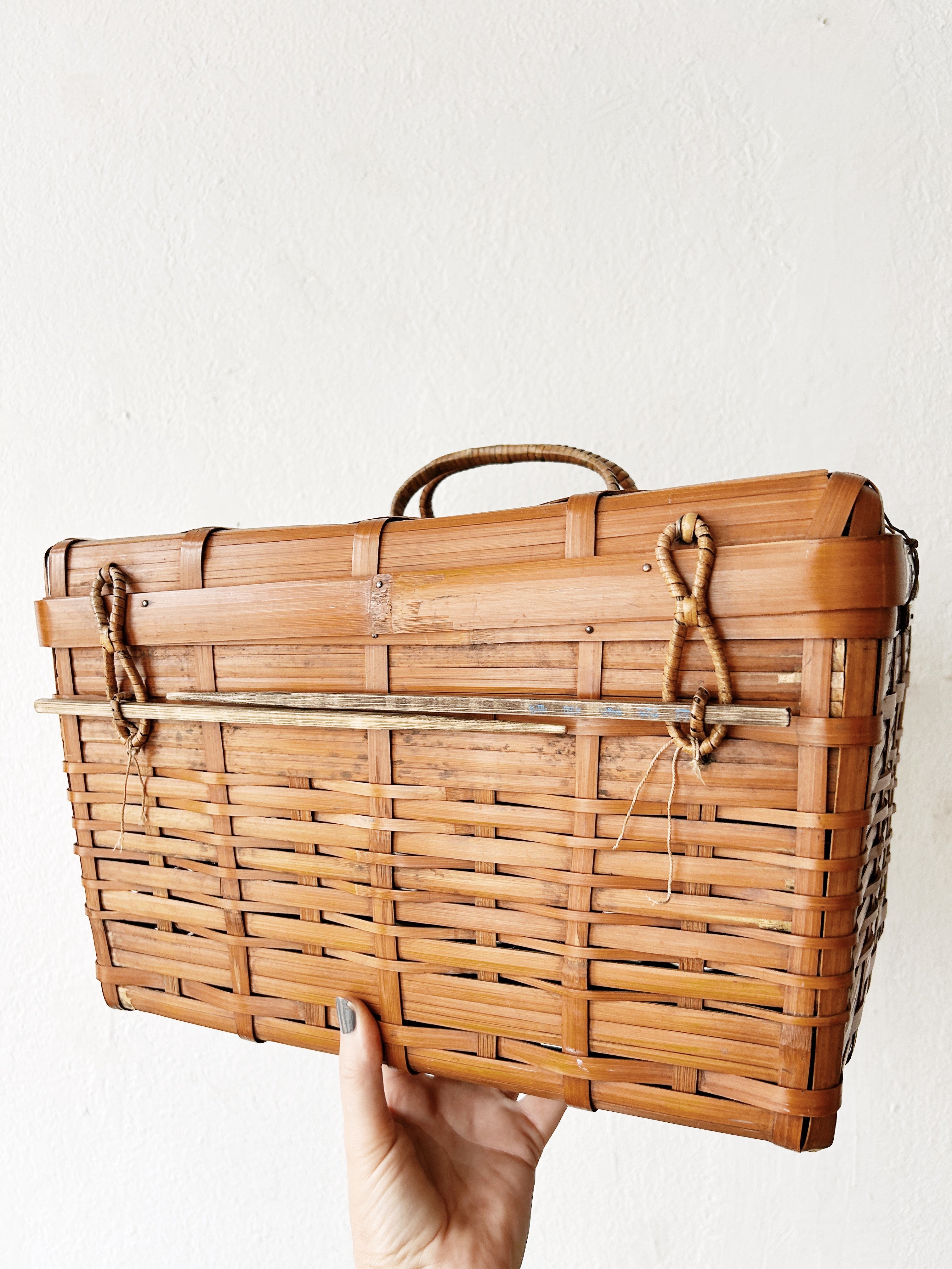 Antique Lidded Bamboo Basket - Thumbnail 3