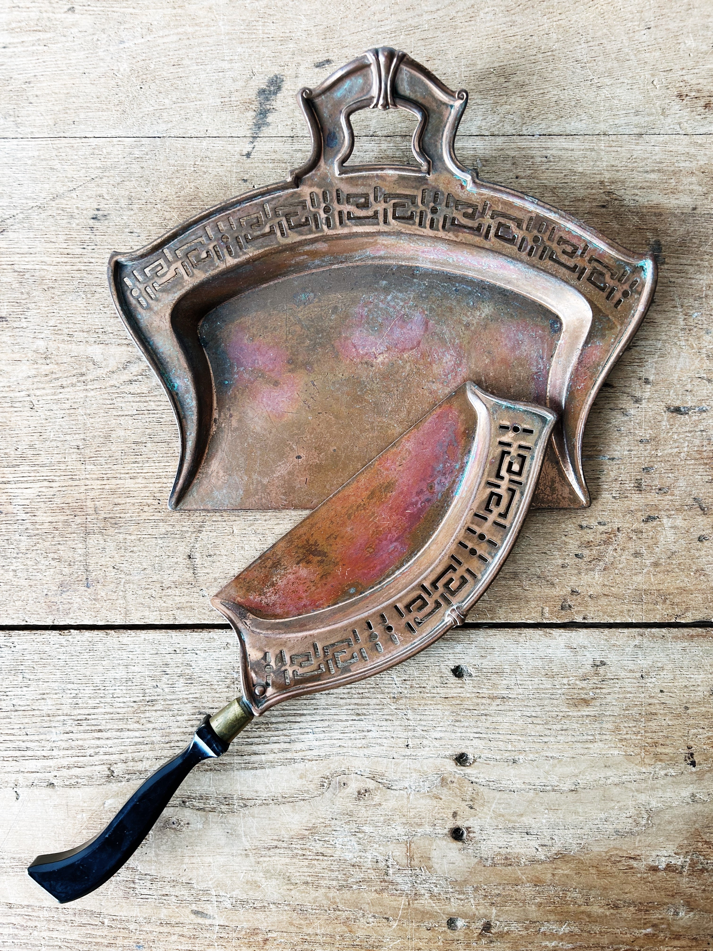 Antique Copper Dust Pan - Thumbnail 2