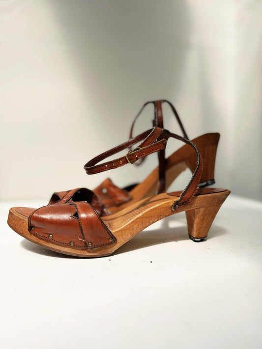 Vintage Bare Traps Leather Sandals