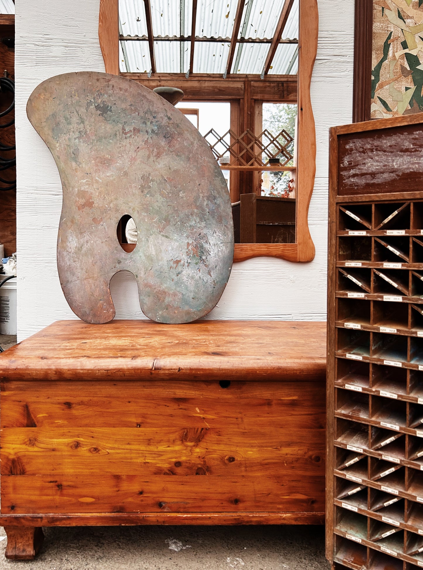 Oversized Vintage Paint Pallette