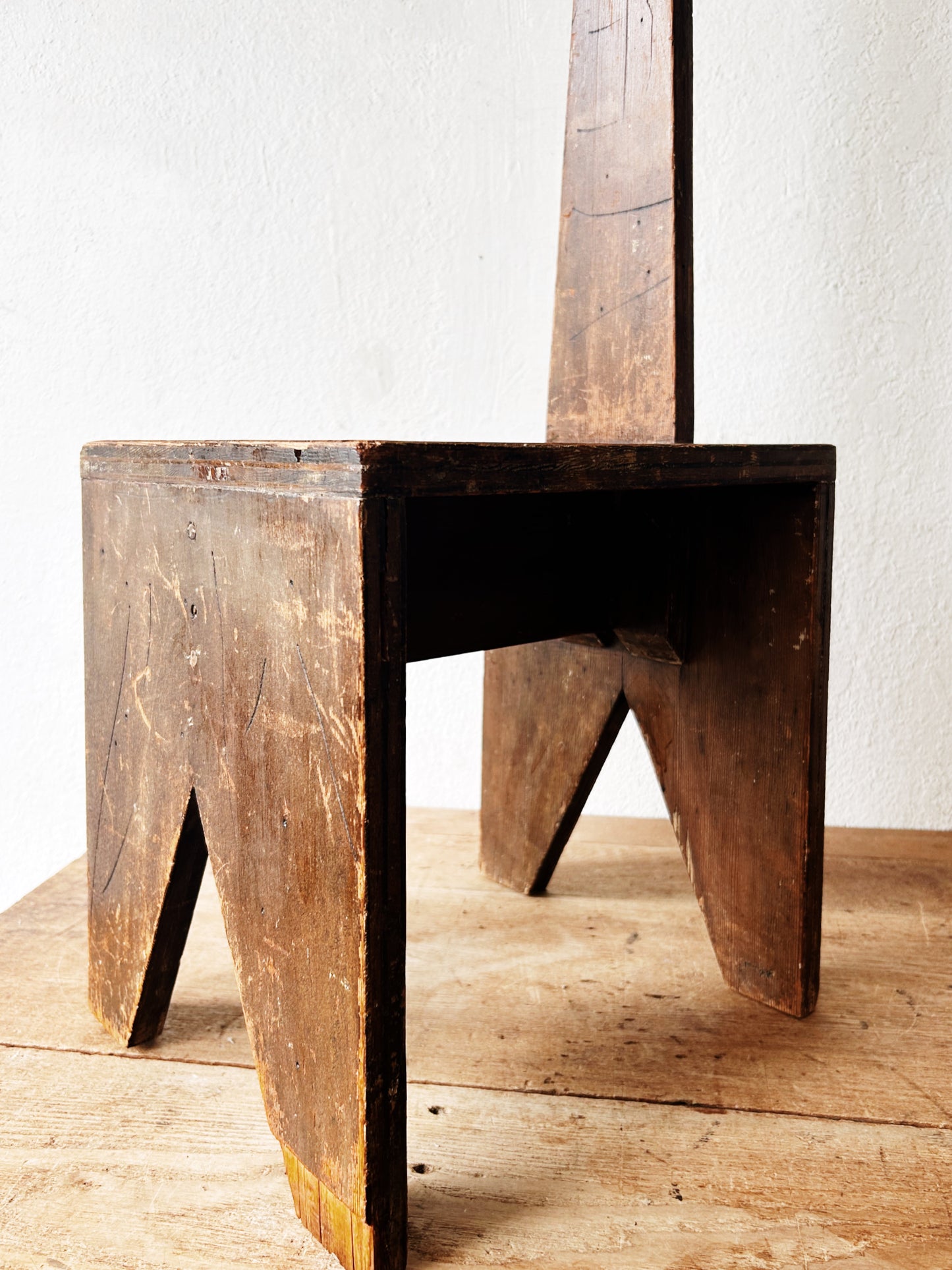 Primitive Shaker Milking Stool