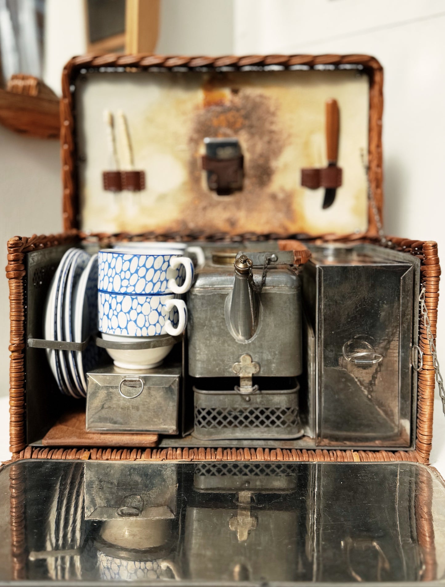 Antique Coracle Car Picnic Set