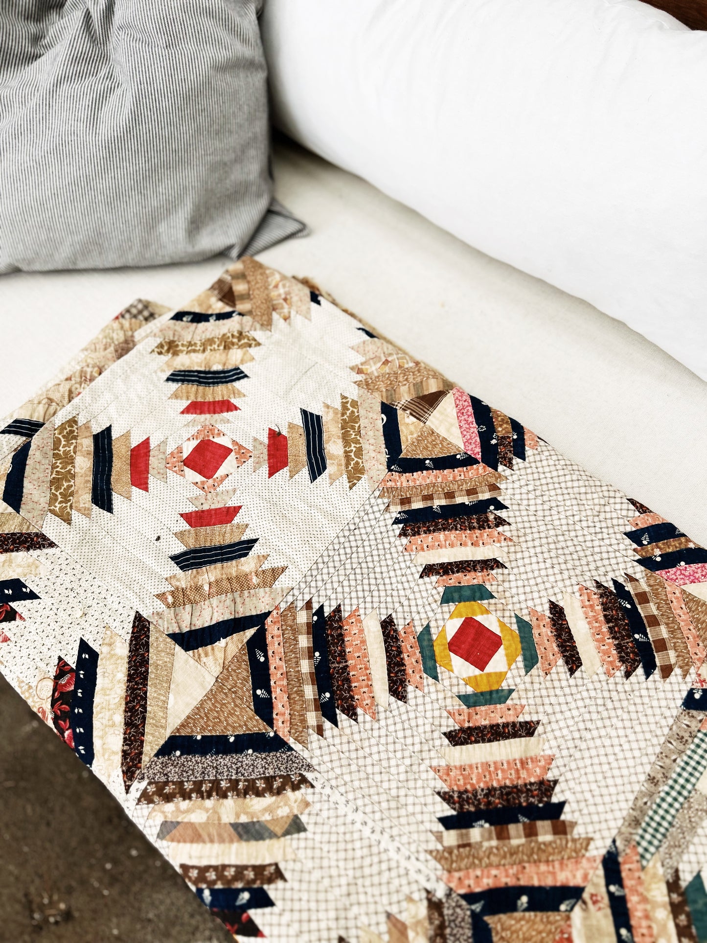 Stunning Antique Summer Quilt