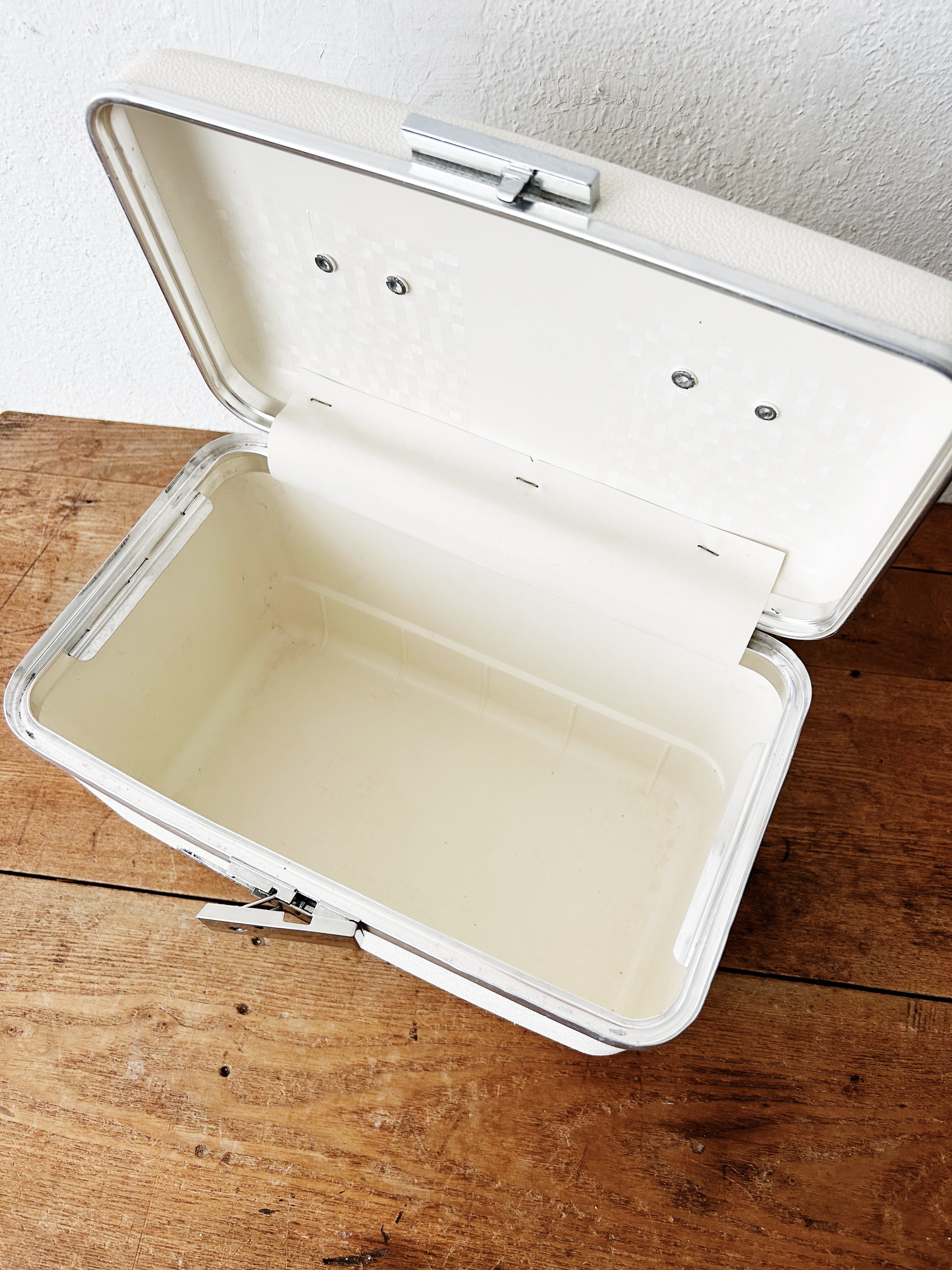 Mid Century Travel Case - Thumbnail 3