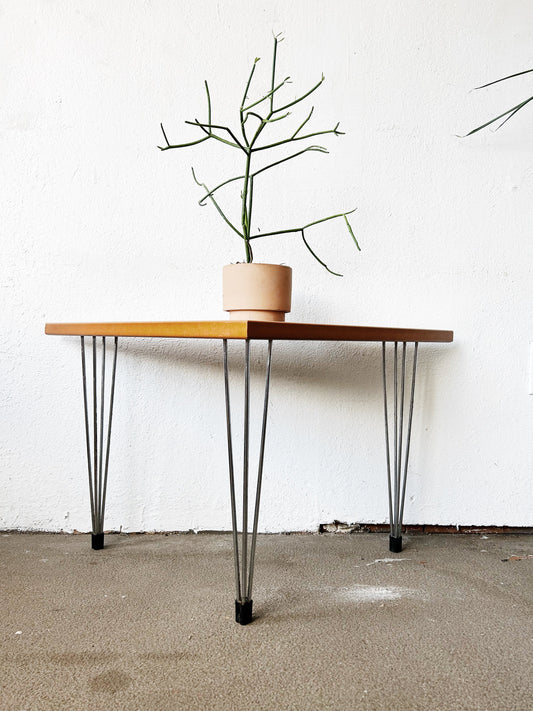 Danish Pin Age Triangle/Corner  Table
