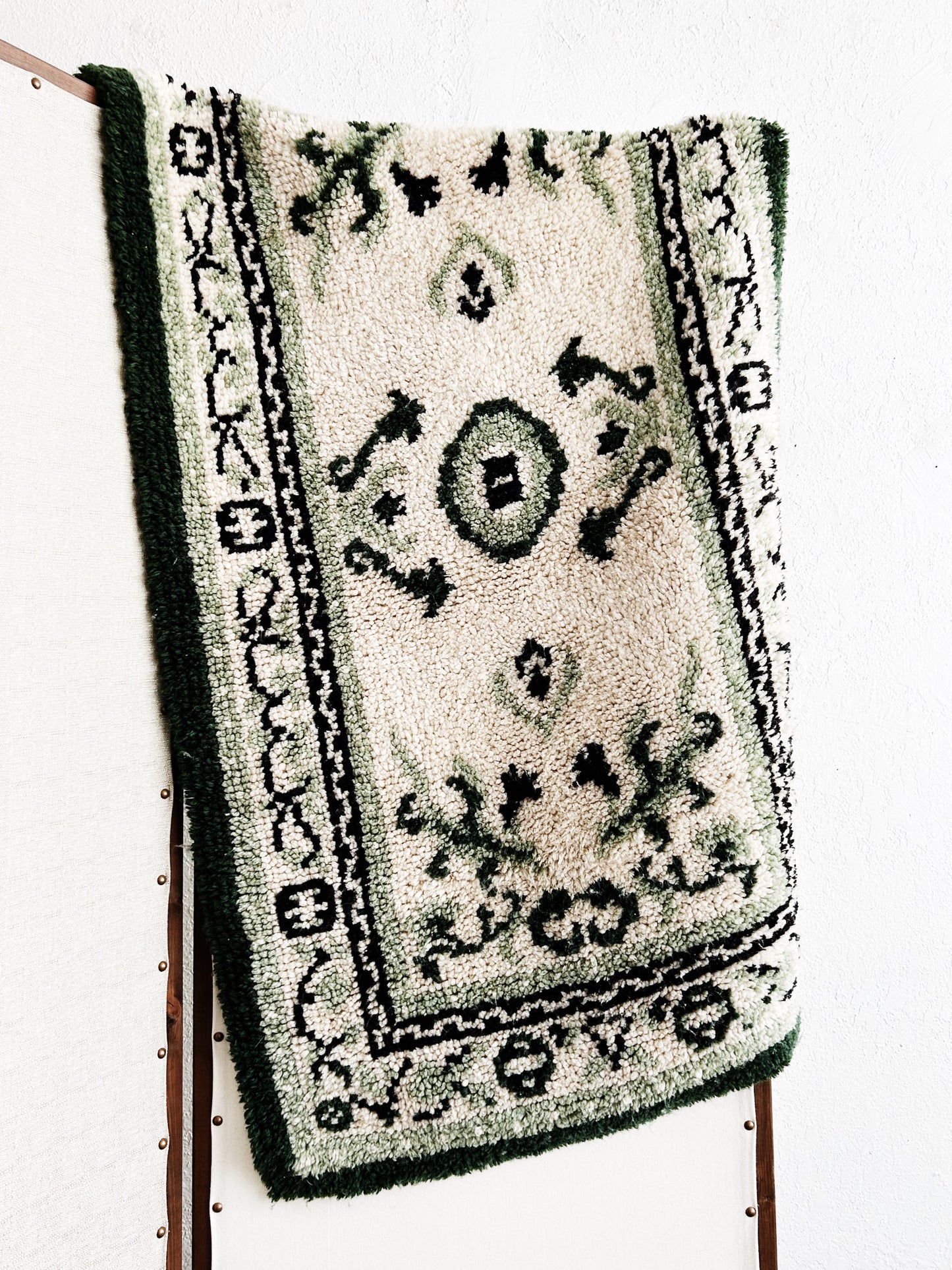 Vtg Shillcraft Handmade Latch Rug