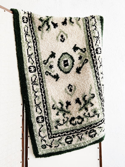 Vtg Shillcraft Handmade Latch Rug