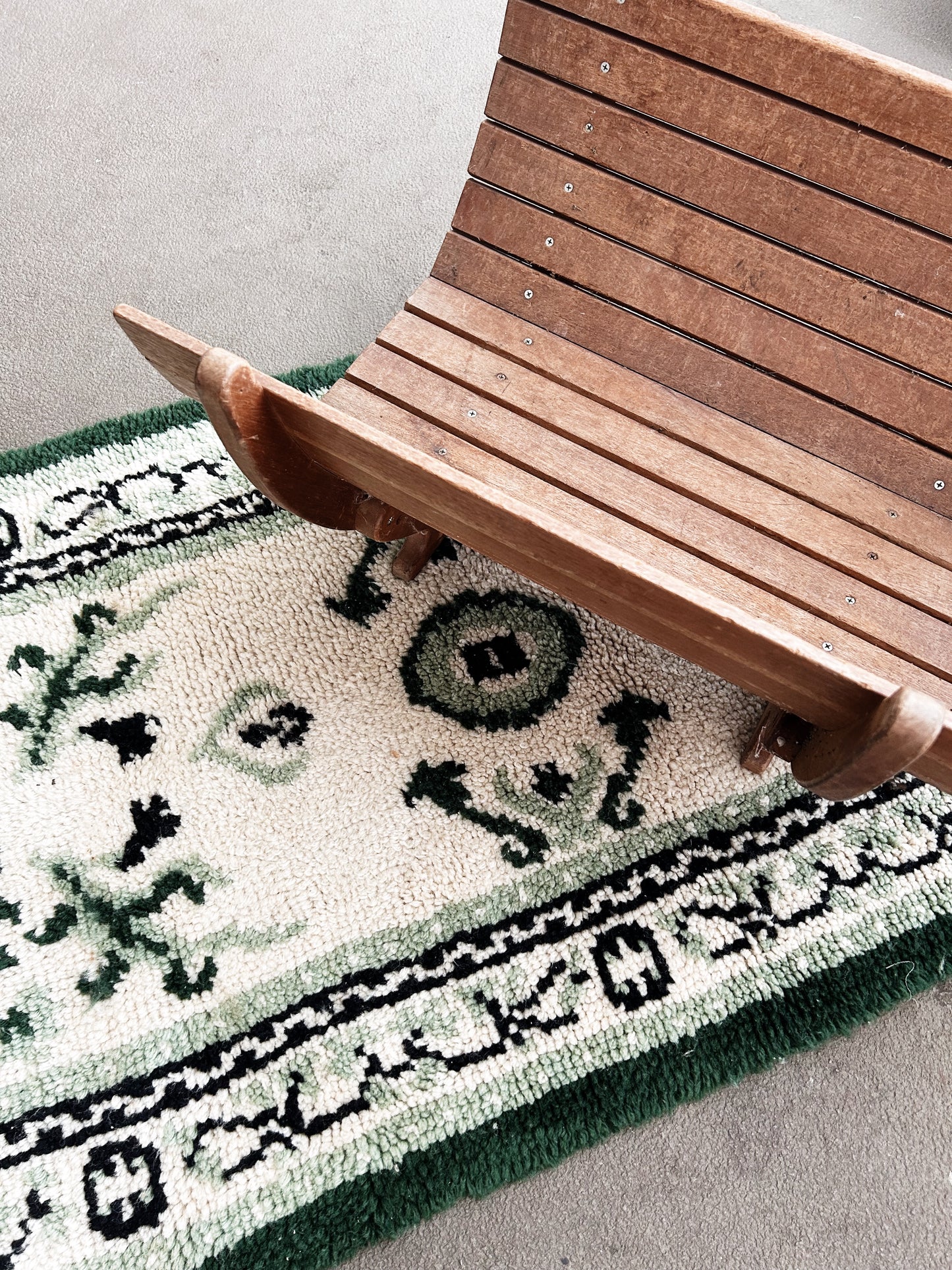 Vtg Shillcraft Handmade Latch Rug