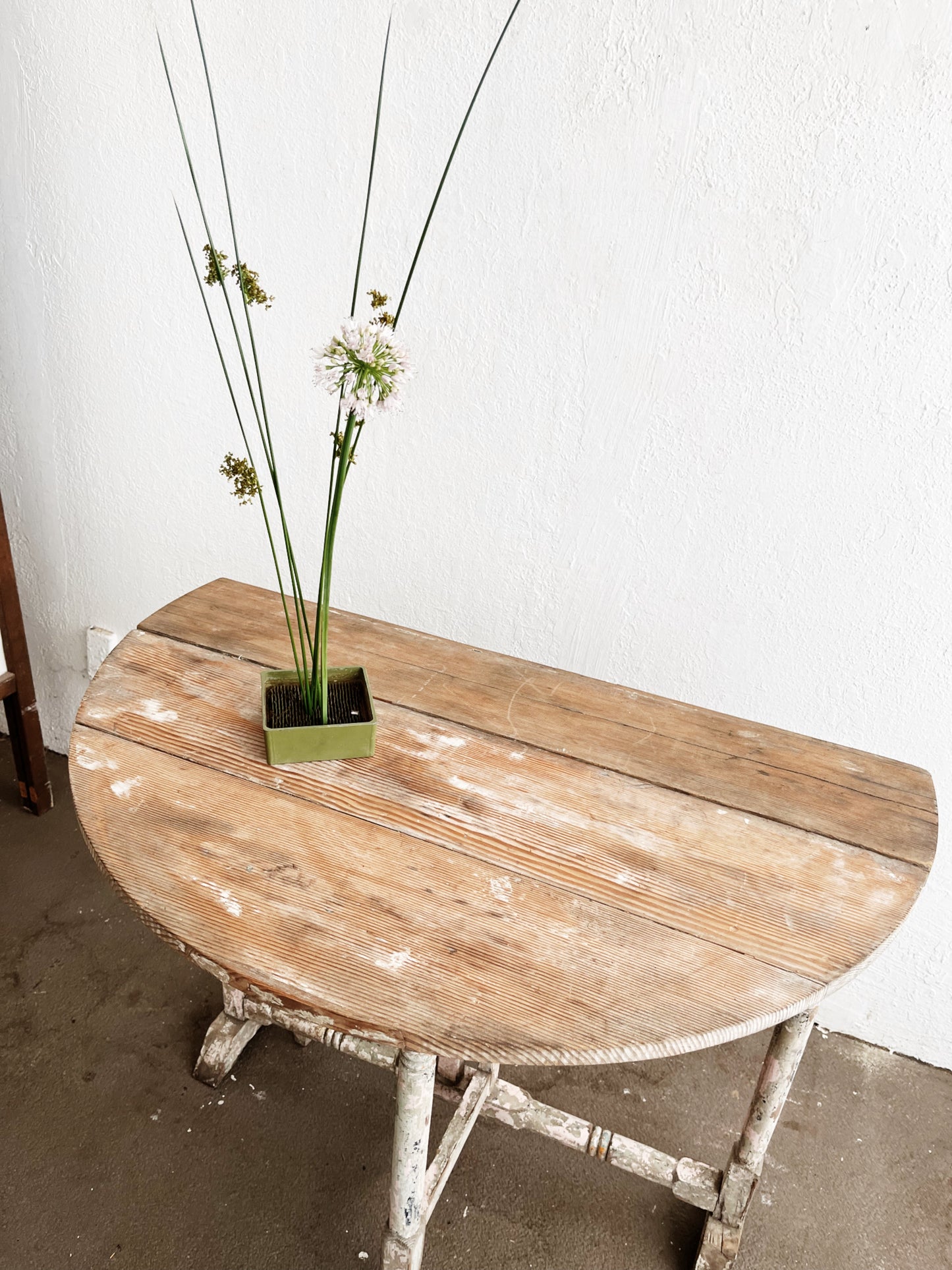 Antique Gustavian Tble