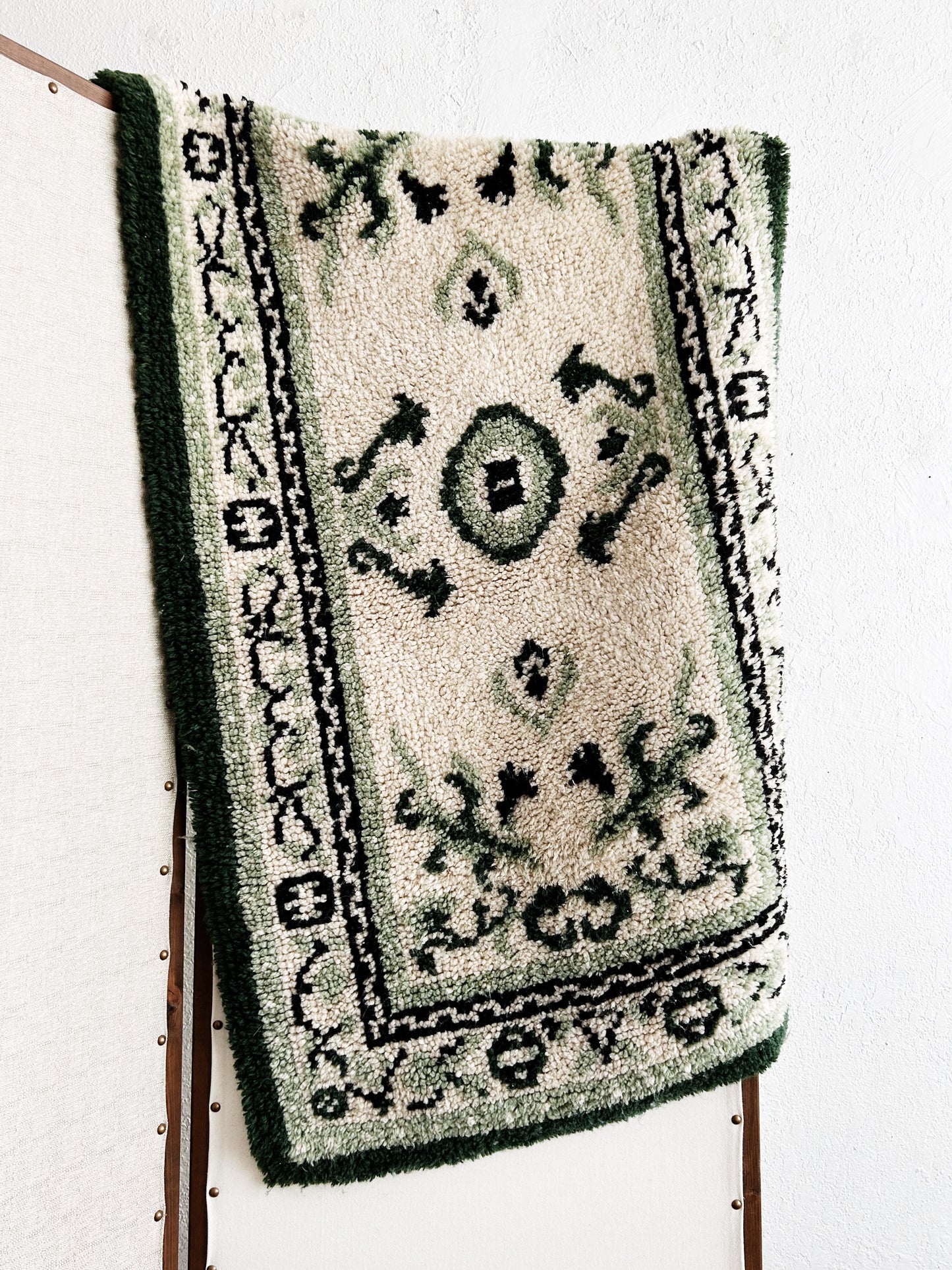 Vtg Shillcraft Handmade Latch Rug