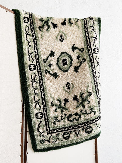 Vtg Shillcraft Handmade Latch Rug