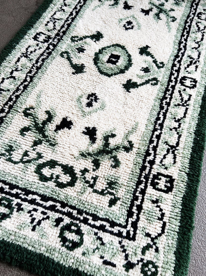 Vtg Shillcraft Handmade Latch Rug