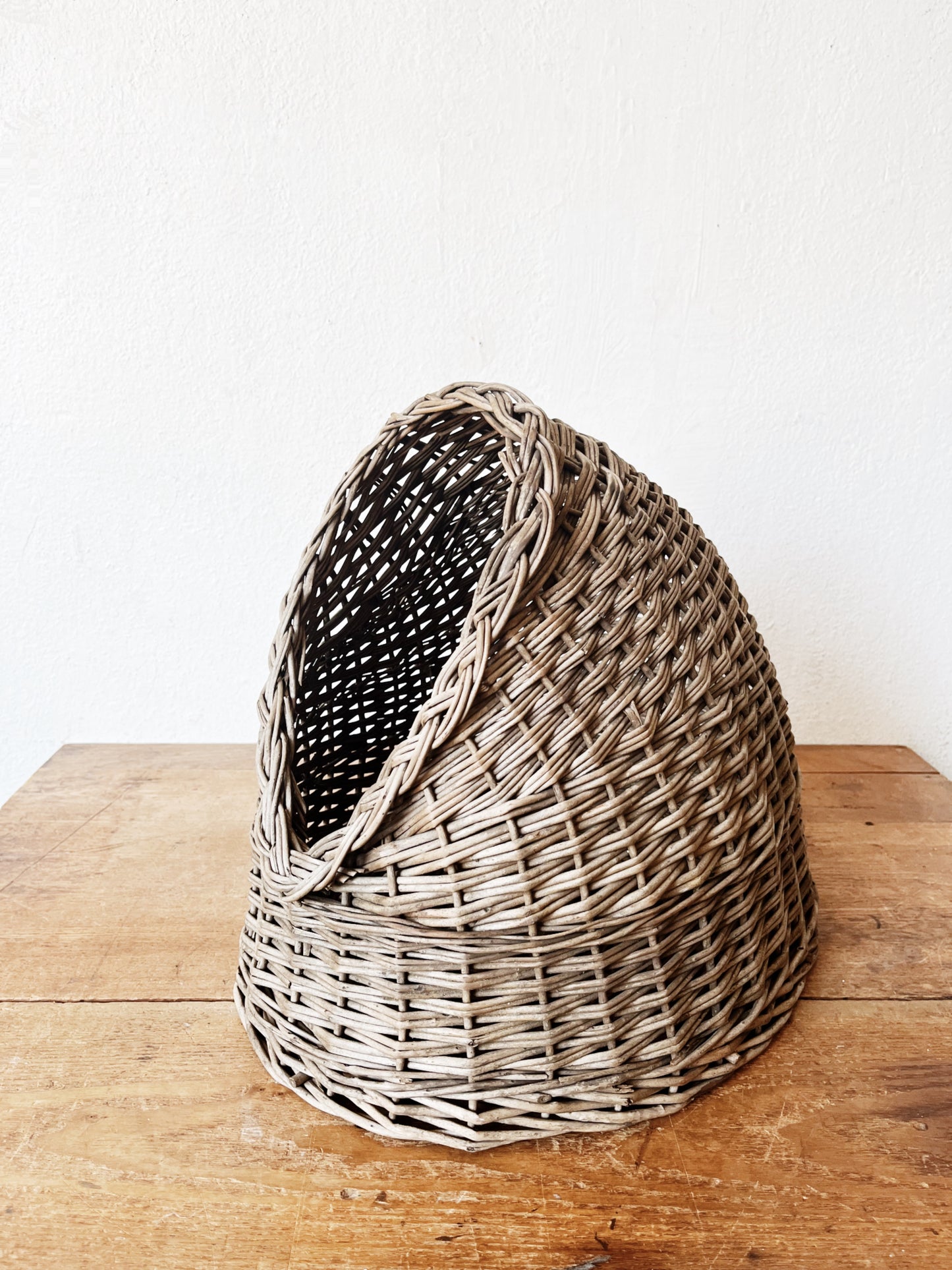 Vintage Woven Pet Bed