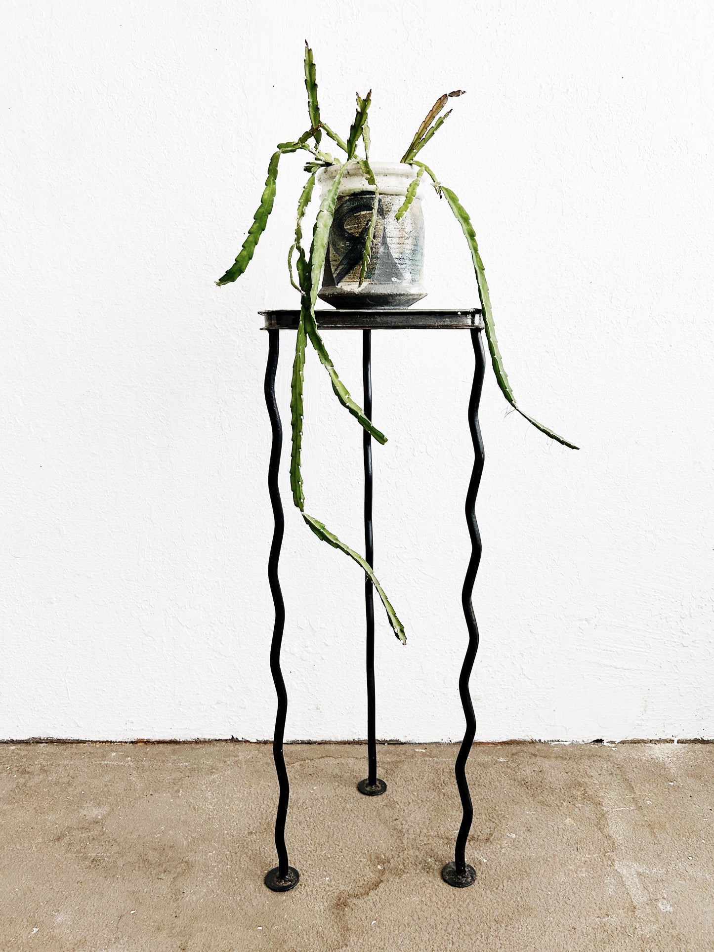 Post Mod Metal Squiggle Plant Stand