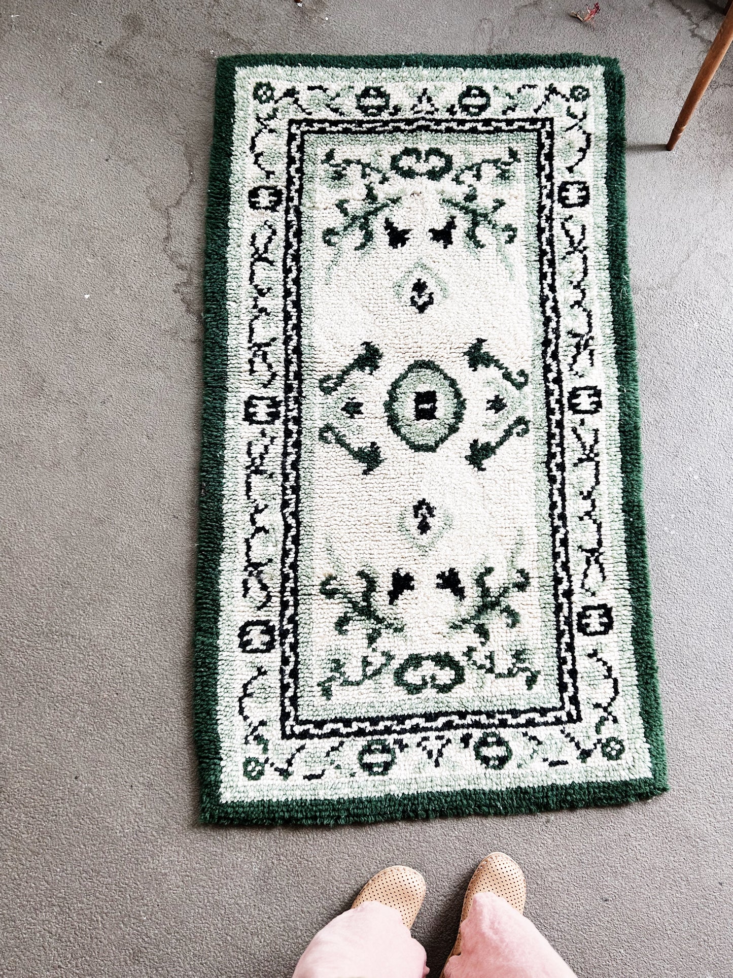 Vtg Shillcraft Handmade Latch Rug