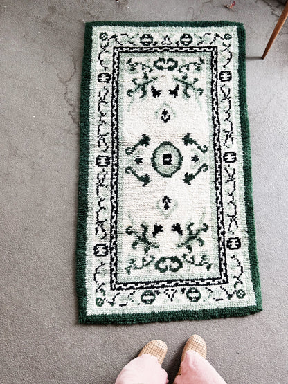 Vtg Shillcraft Handmade Latch Rug