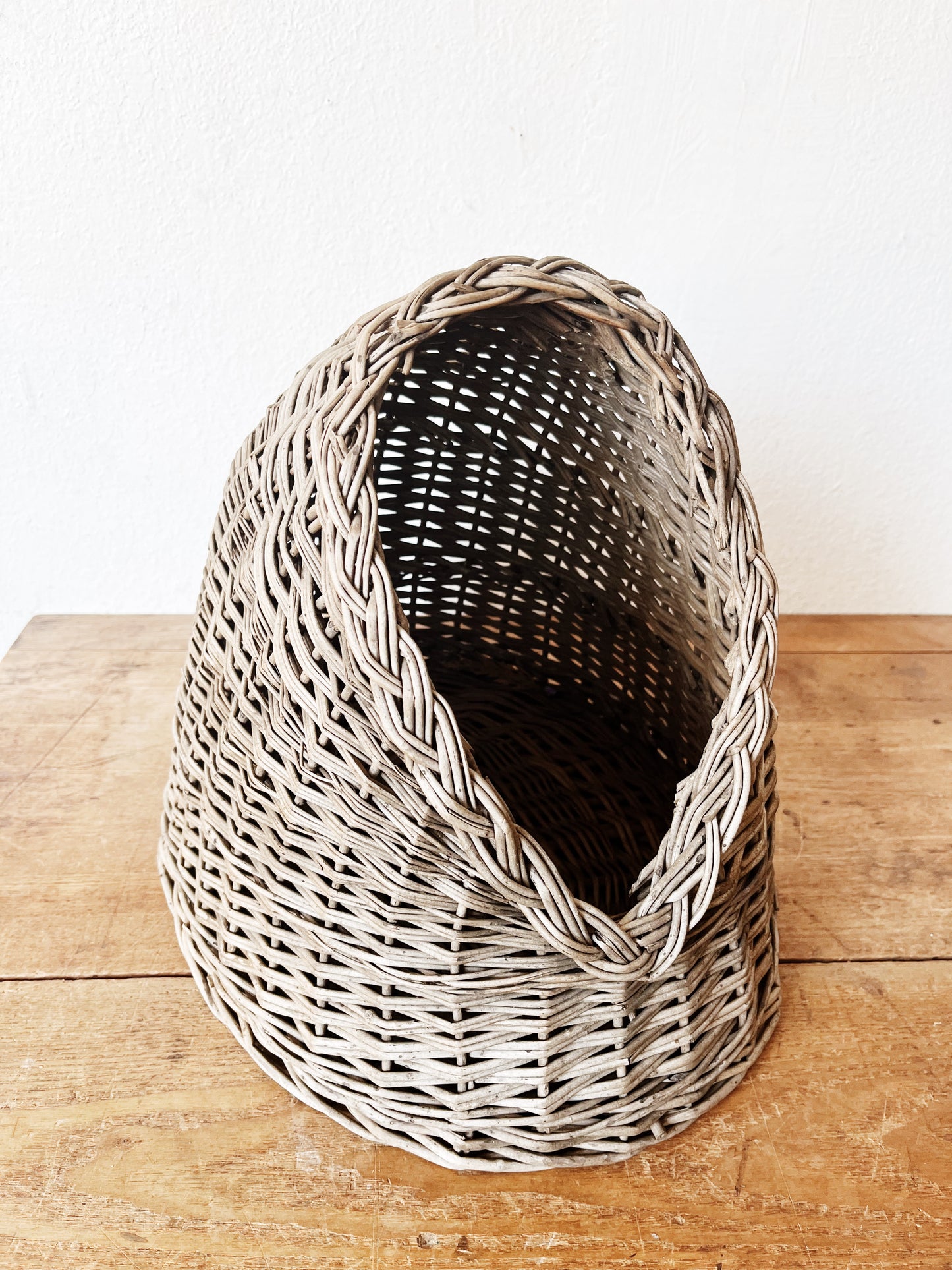 Vintage Woven Pet Bed