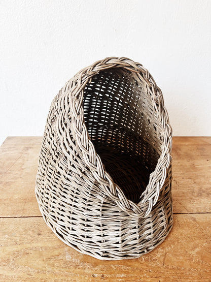Vintage Woven Pet Bed