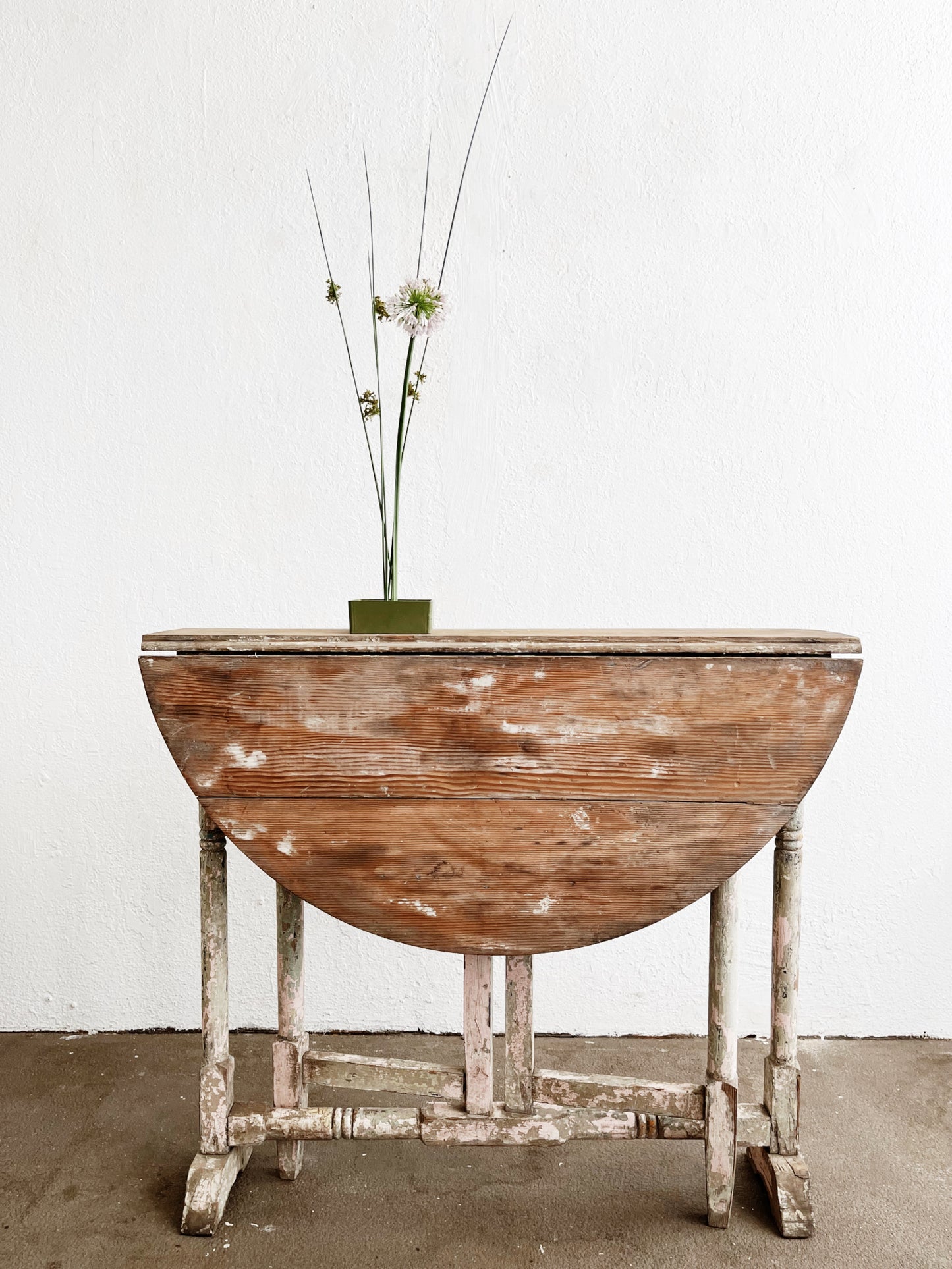 Antique Gustavian Tble